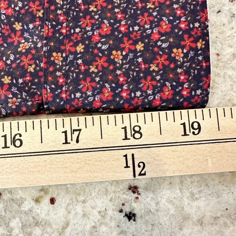Society of threads‎ size medium, four-way stretch, blue, and red floral - Picture 6 of 12